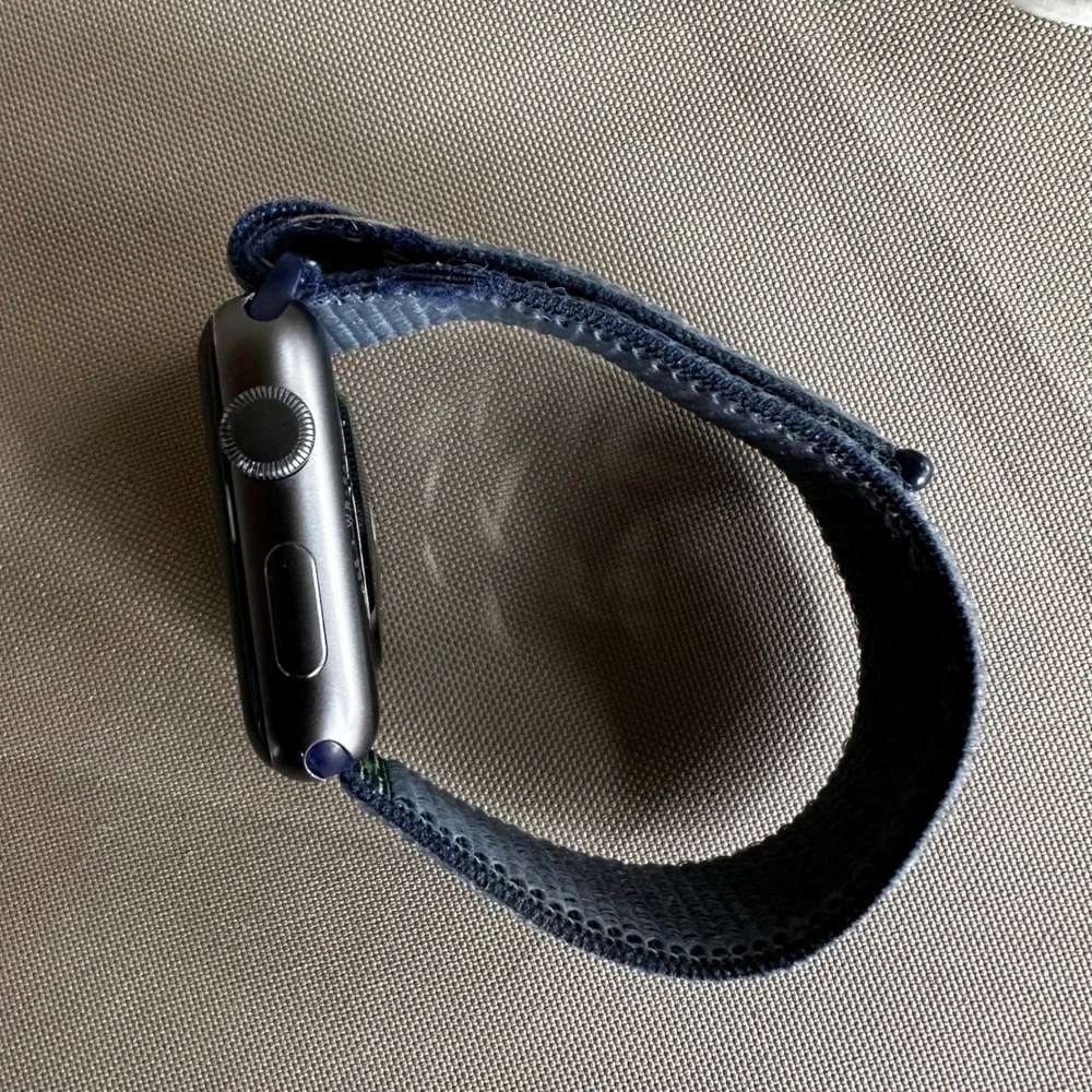 Apple Watch Nike Series 2 GPS 42mm Space Gray Aluminum Sport Loop Band iwatch